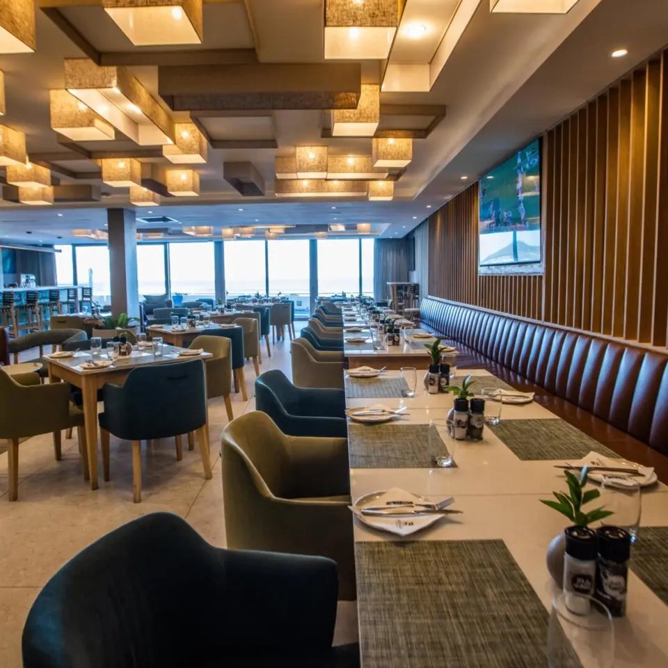 Lagoon Beach Hotel restaurant